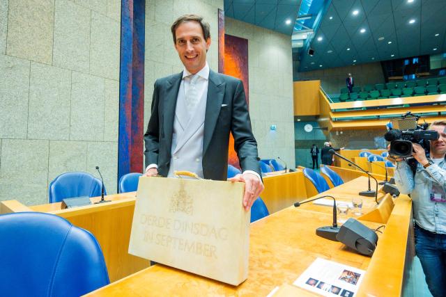 Wopke Hoekstra, Minister of Finance with the Prince's Day briefcase